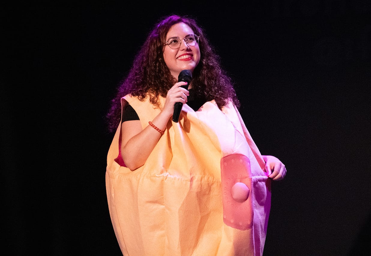 Irene en una gala contra el cáncer, disfrazada de teta